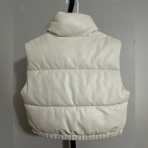 Zara Women's Off-White cropped  Puffer Vest Size Small - Picture 2 of 4